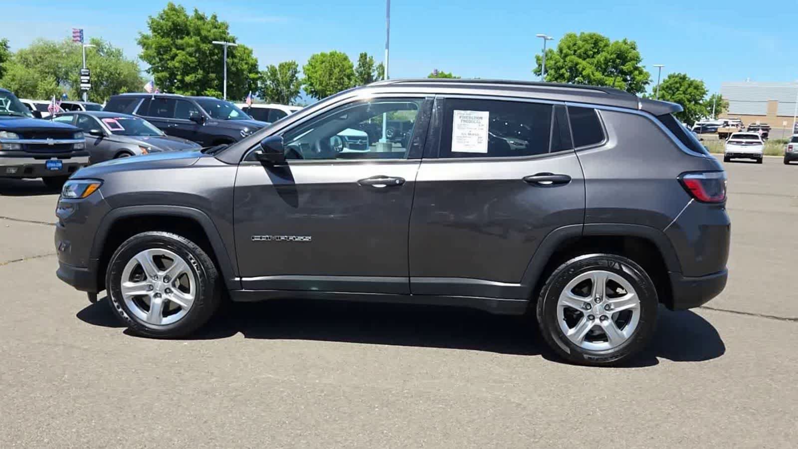 Used 2023 Jeep Compass Latitude w/ Convenience Group AWD/4WD image 5