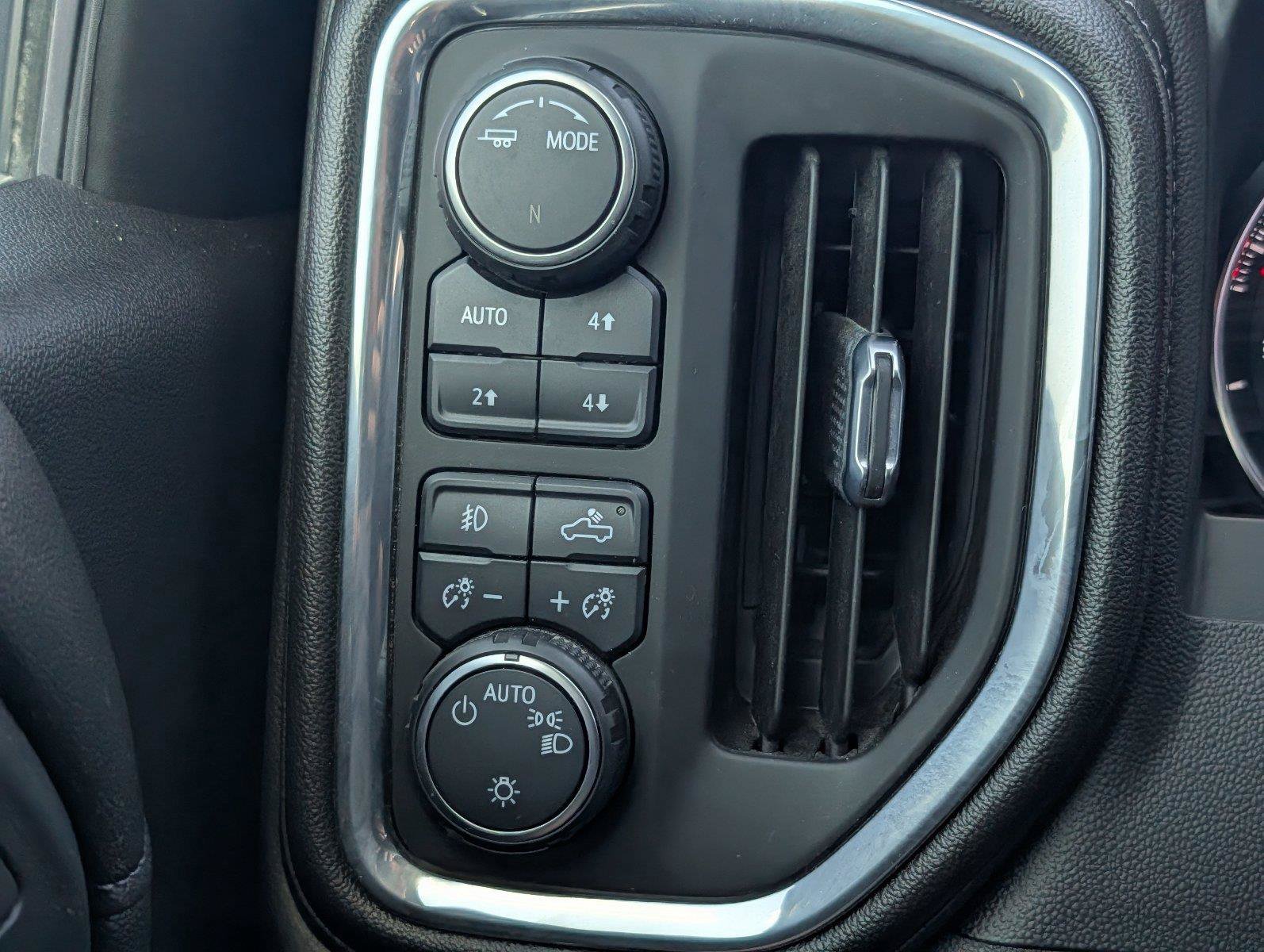 Used 2021 Chevrolet Silverado 1500 LT Trail Boss w/ Convenience Package II AWD/4WD image 30