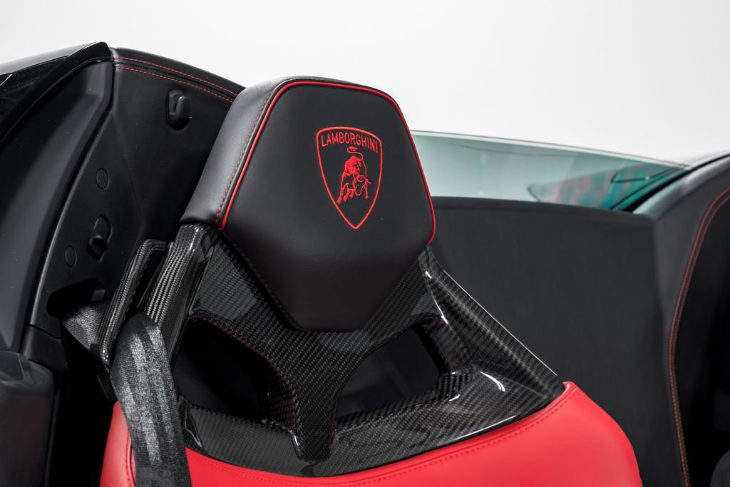 Used 2022 Lamborghini Huracan EVO RWD image 34