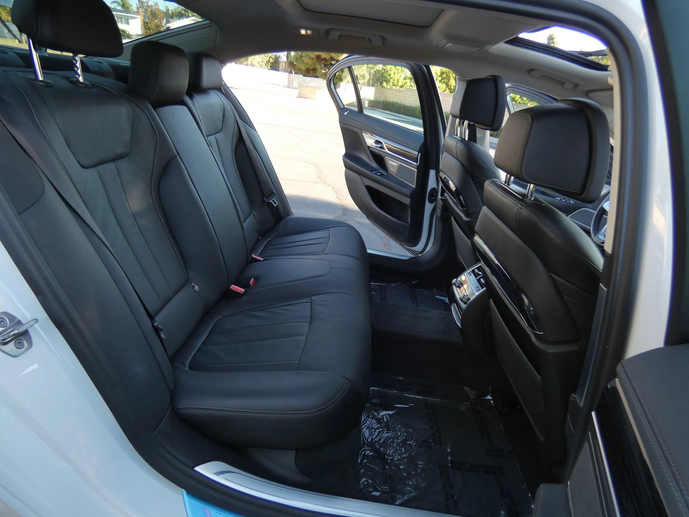 Used 2022 BMW 745e xDrive image 40