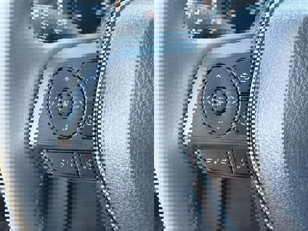 Used 2025 Toyota Corolla Cross XLE image 9