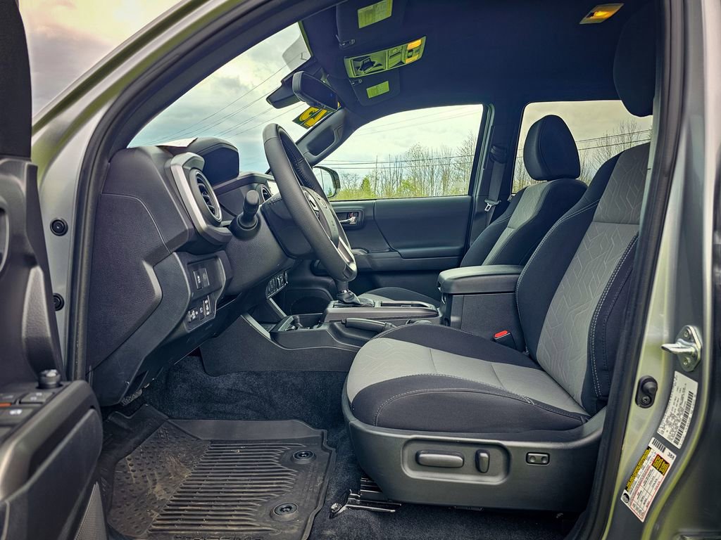 Used 2023 Toyota Tacoma TRD Off-Road w/ Technology Package AWD/4WD image 12