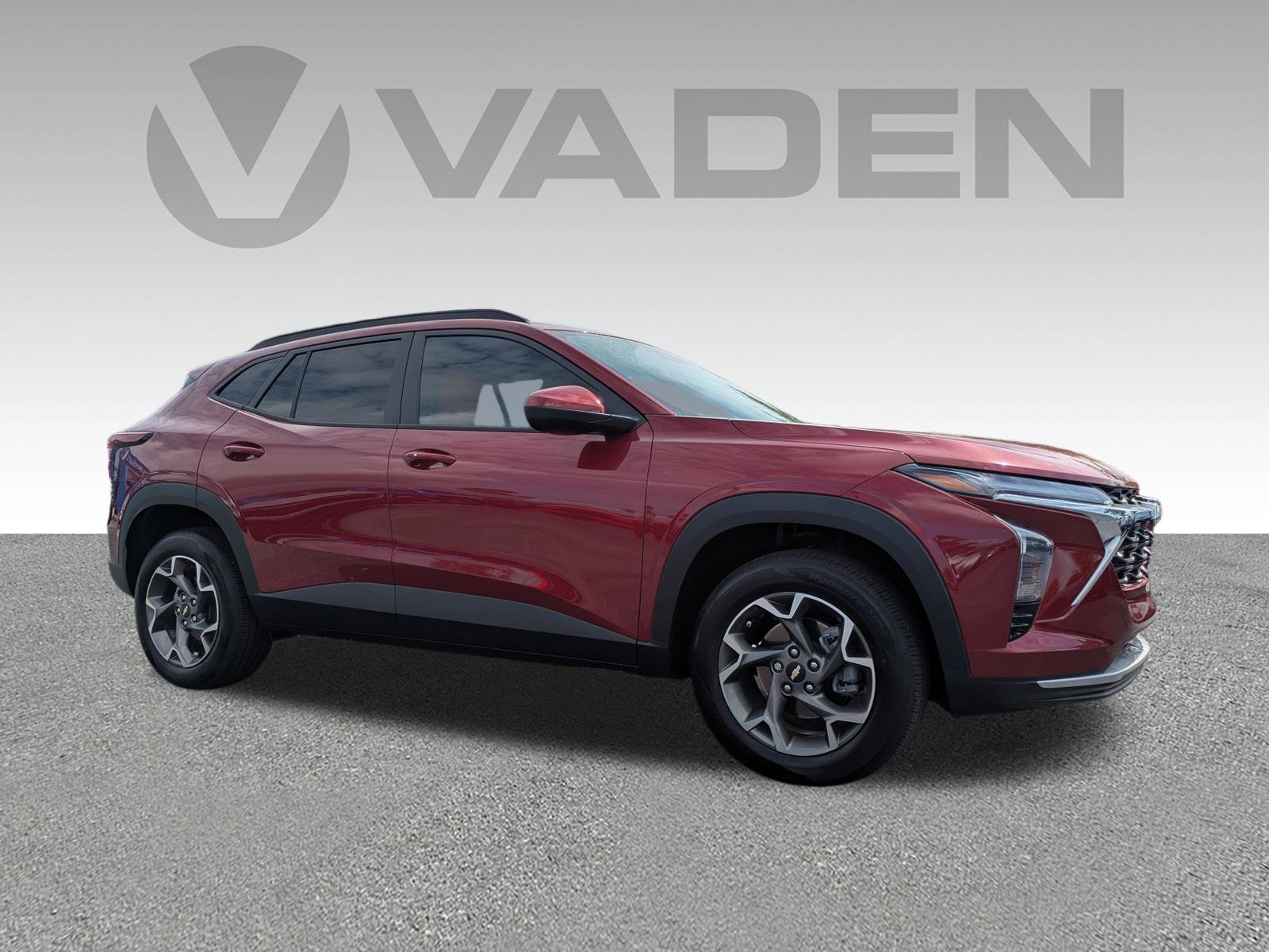 Used 2025 Chevrolet Trax LT w/ Driver Confidence Package image 3