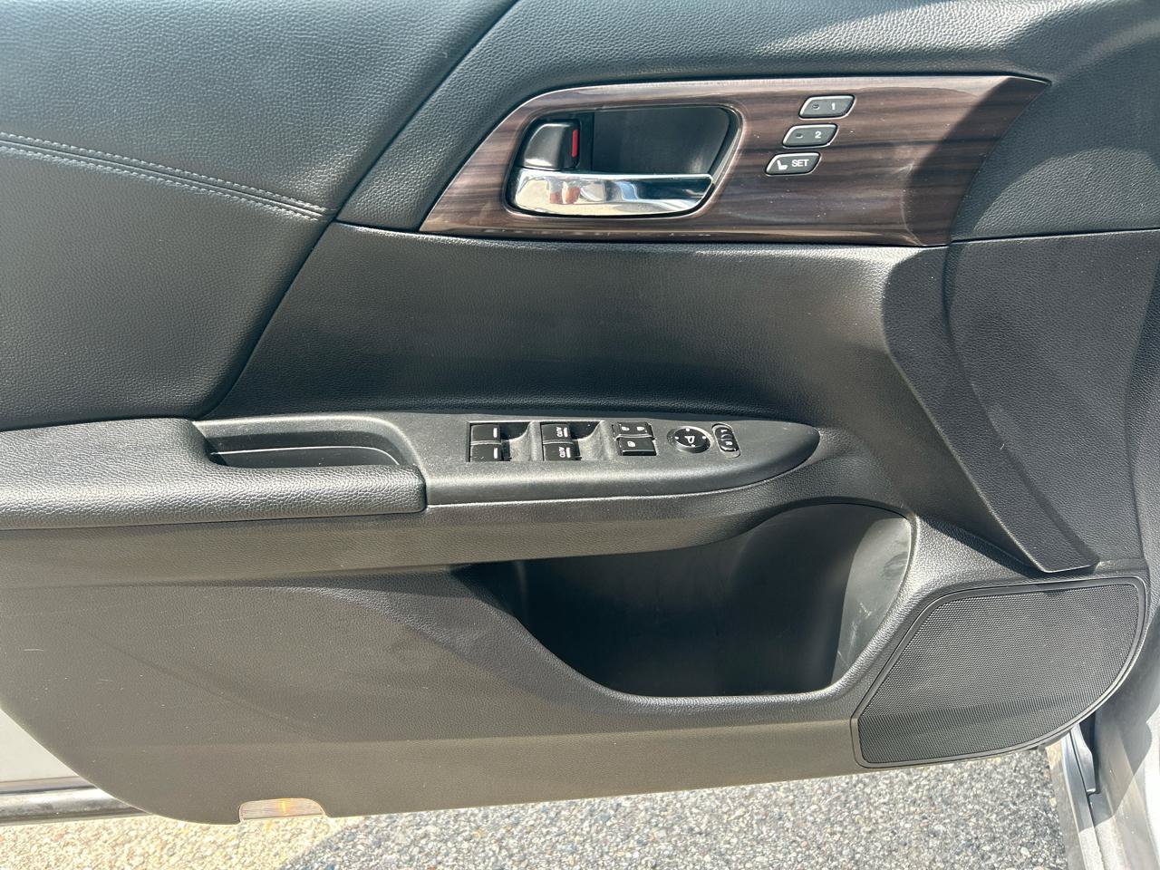 Used 2016 Honda Accord Touring image 8