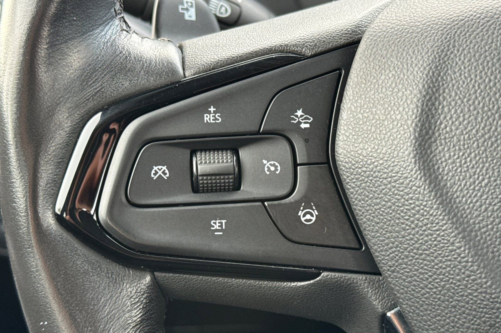 Used 2022 Chevrolet Bolt EUV Premier w/ Super Cruise Package image 25