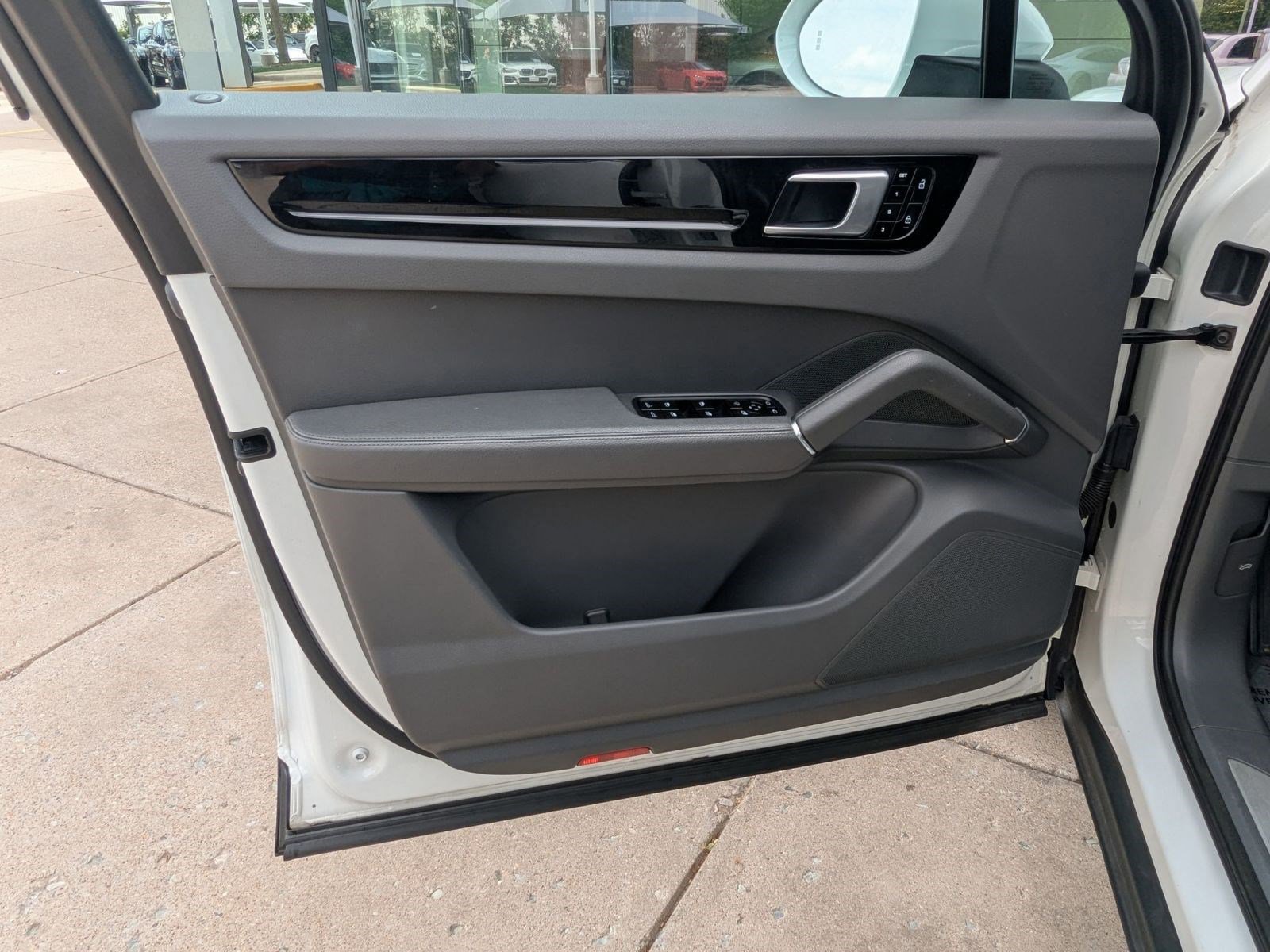 Used 2019 Porsche Cayenne S image 13