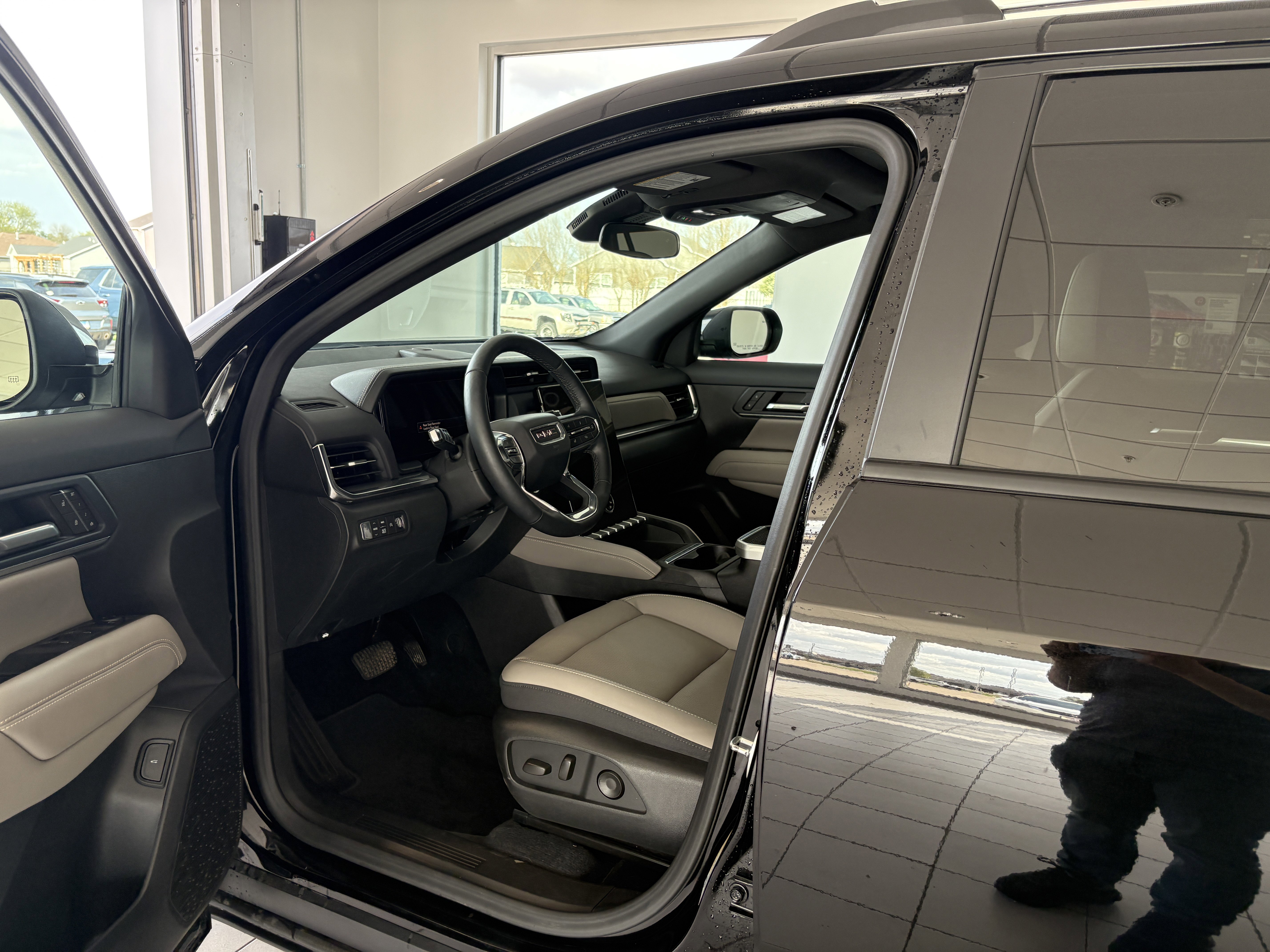 Used 2025 GMC Terrain Elevation w/ Elevation Premium Package AWD/4WD image 10