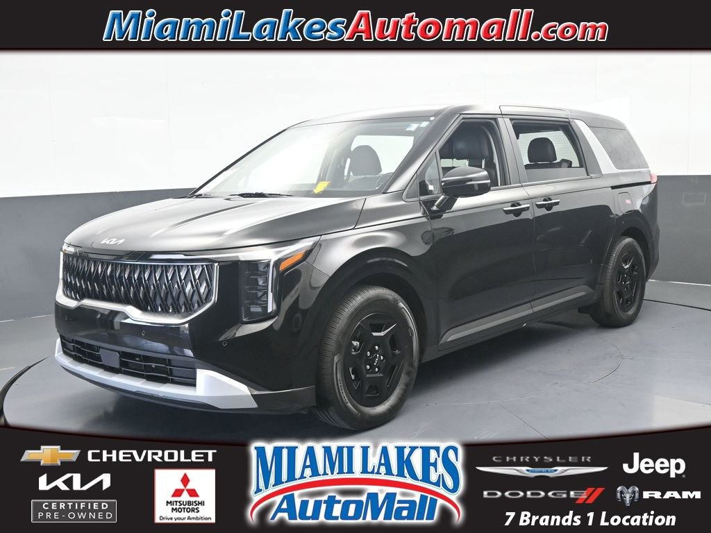 Used 2025 Kia Carnival image 1