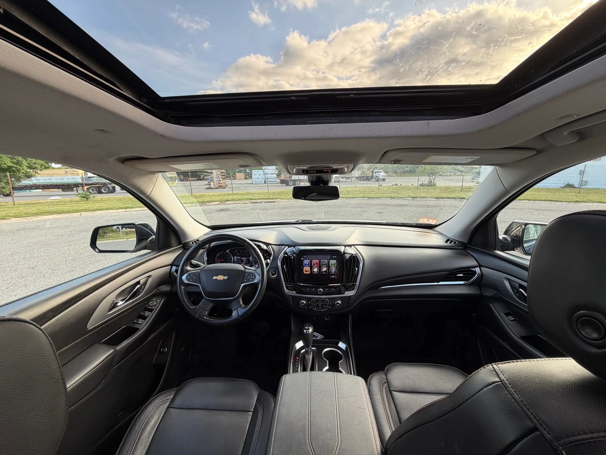 Used 2019 Chevrolet Traverse LT w/ LT Premium Package AWD/4WD image 15