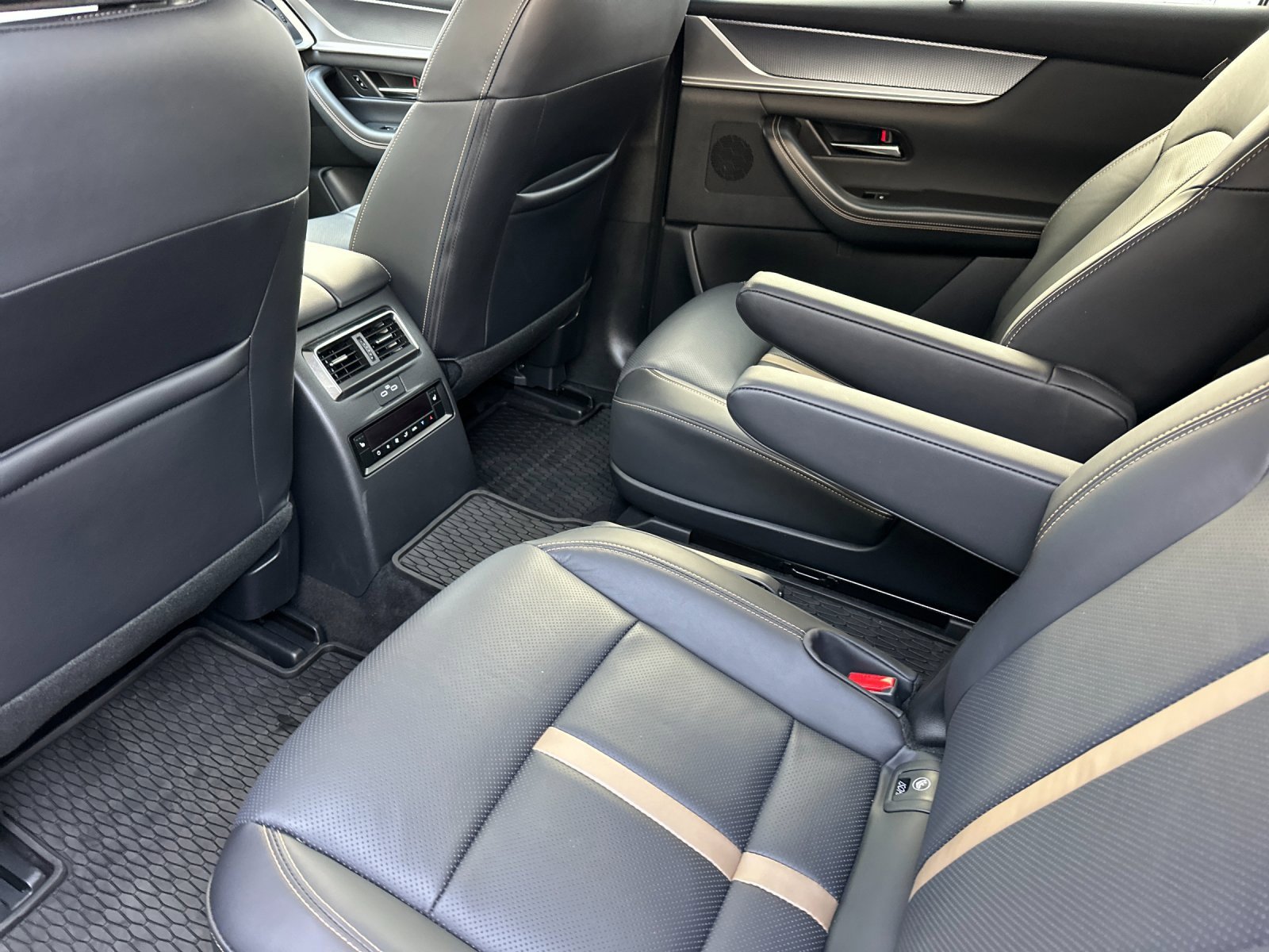 Certified 2025 MAZDA CX-90 Plug-In Hybrid w/ Premium Plus image 12