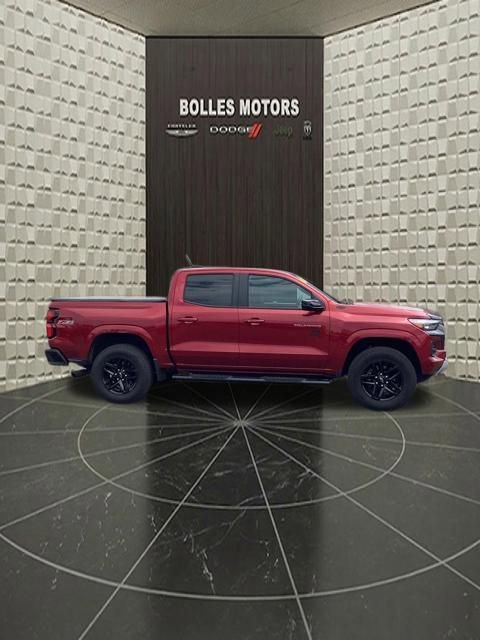 Used 2023 Chevrolet Colorado Z71 w/ Z71 Convenience Package 2 AWD/4WD image 3