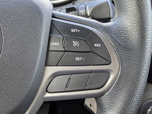 Used 2019 Jeep Cherokee Latitude w/ Popular Appearance Group FWD image 28