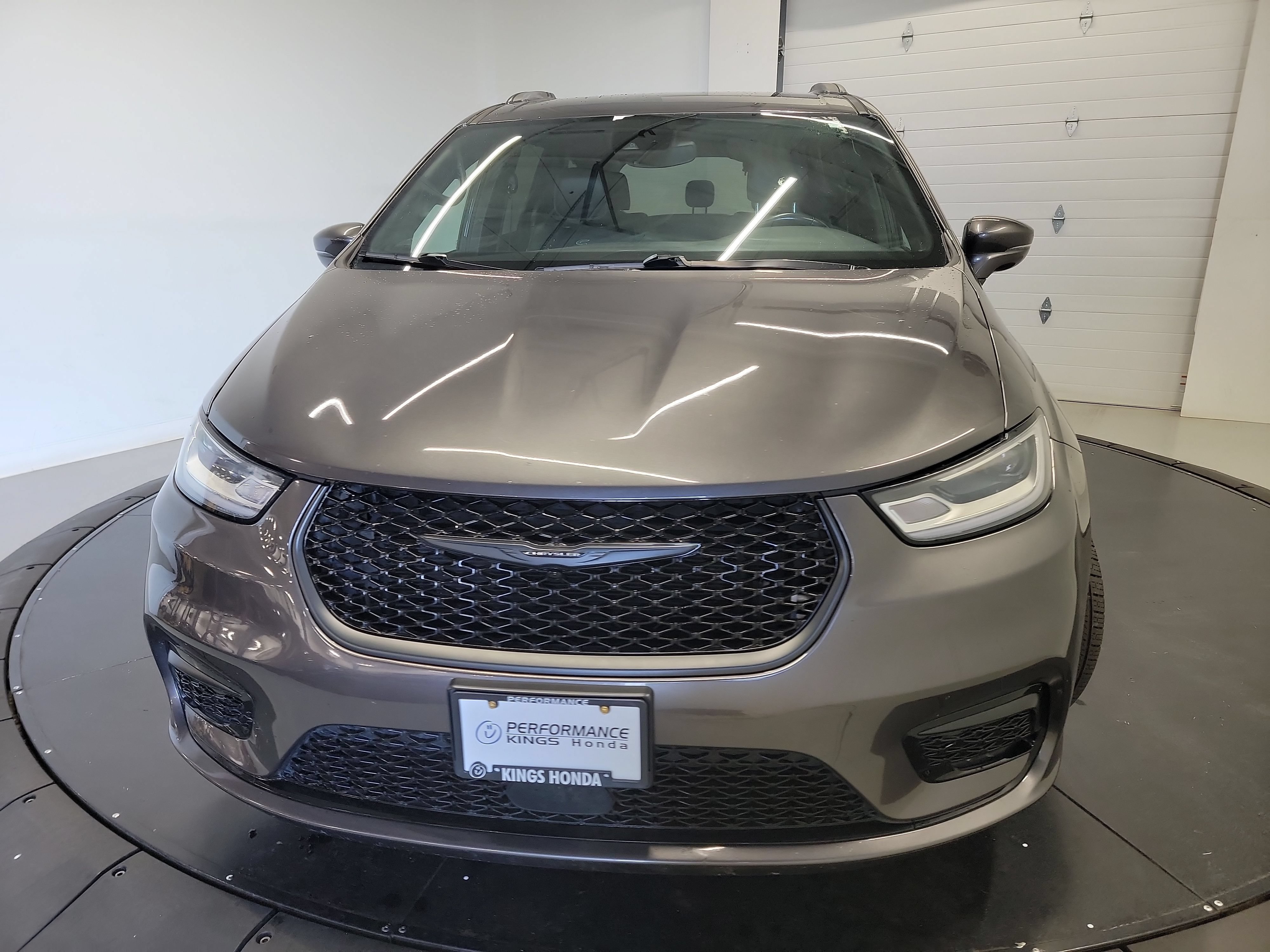 Used 2021 Chrysler Pacifica Touring-L w/ S Appearance Package FWD image 2