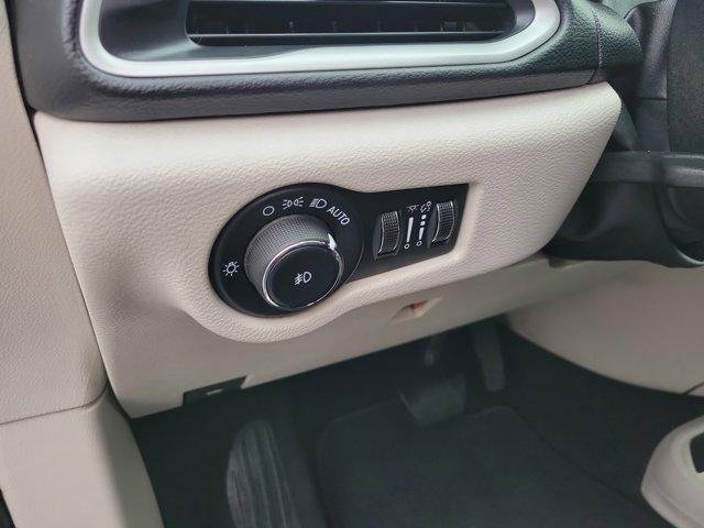 Used 2022 Chrysler Pacifica Touring-L image 22