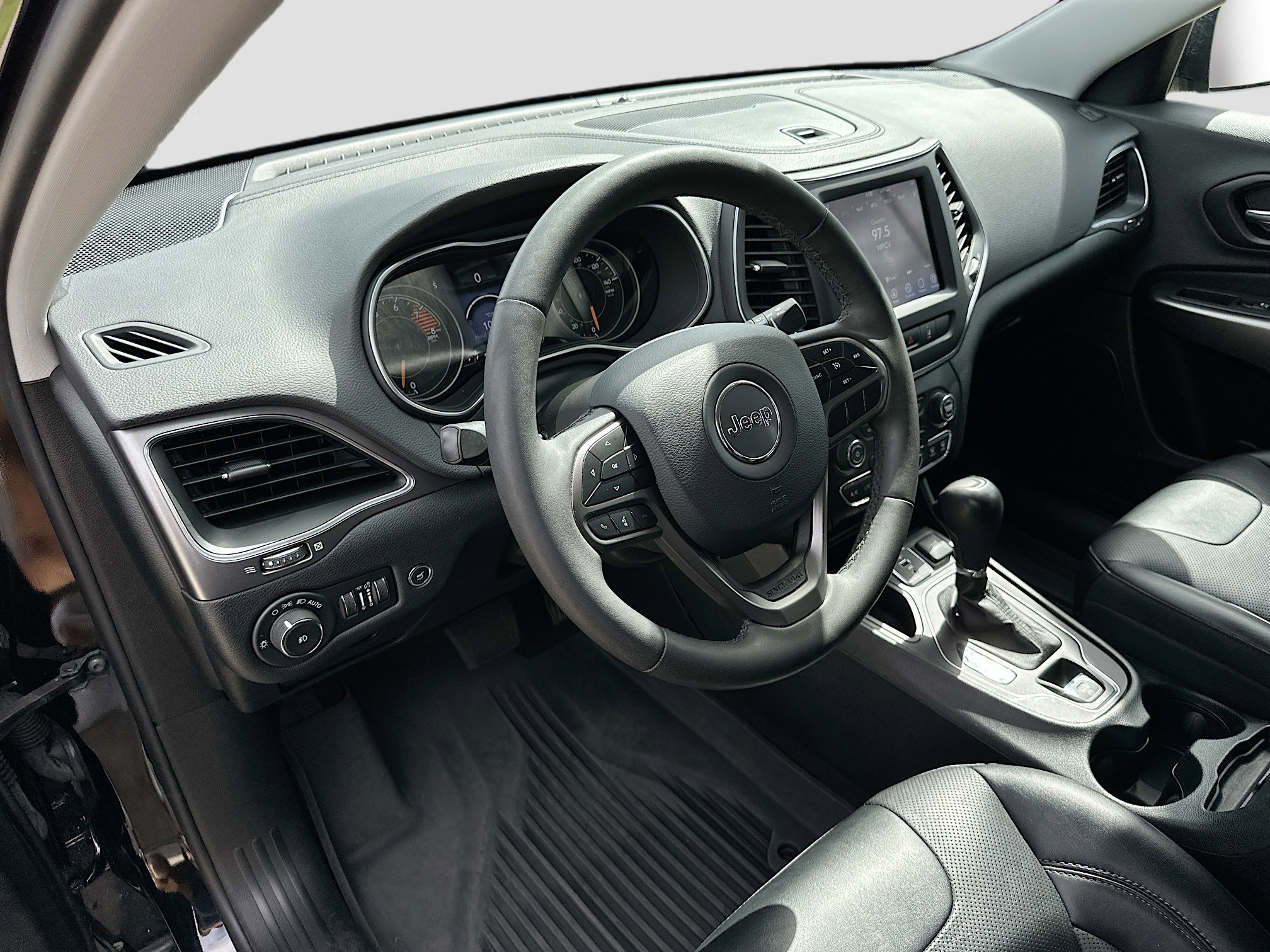 Used 2022 Jeep Cherokee Latitude Lux w/ Mopar Interior Package image 9