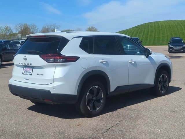 Used 2024 Nissan Rogue SV AWD/4WD image 3