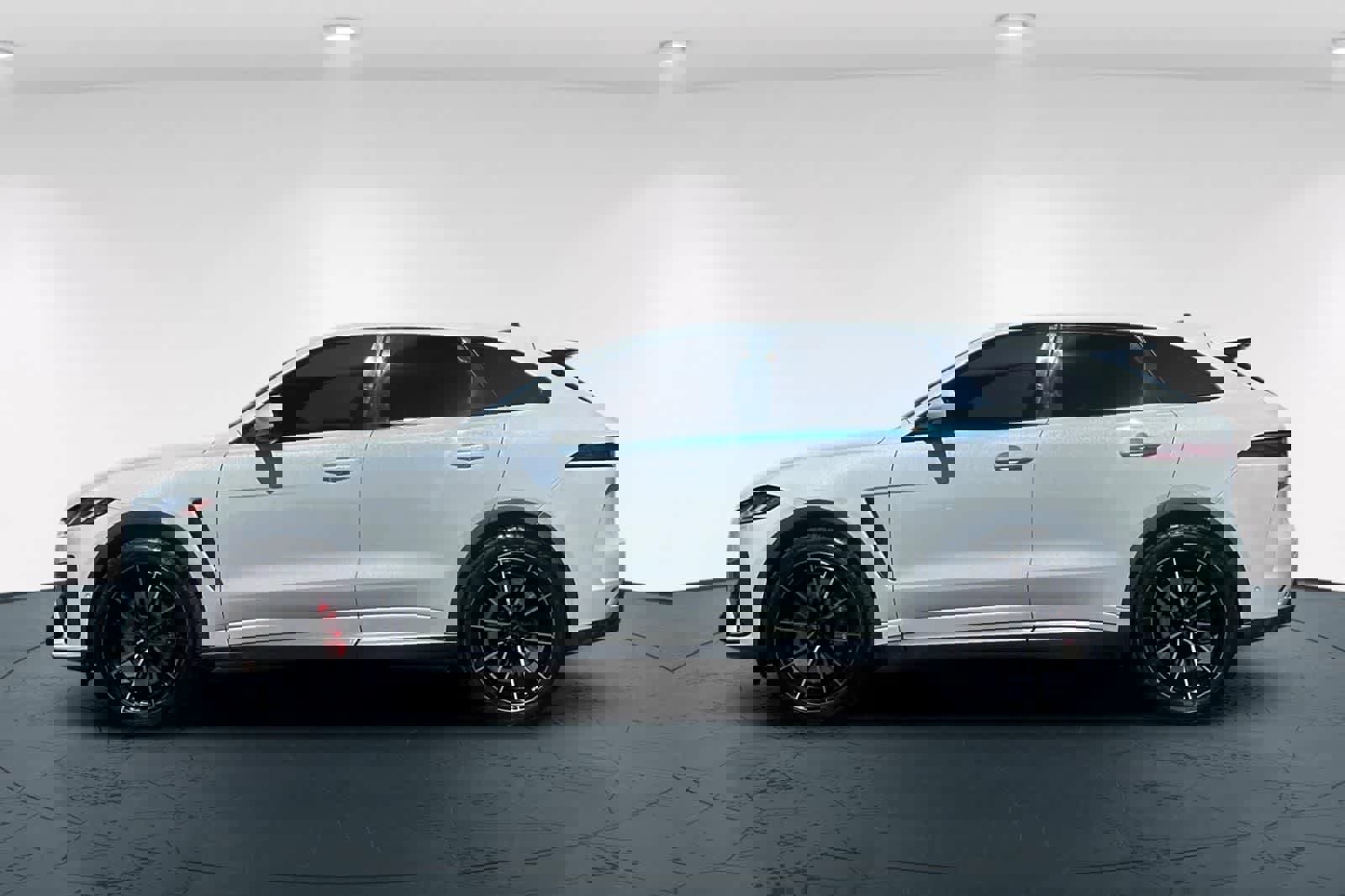 Used 2021 Jaguar F-PACE SVR image 9