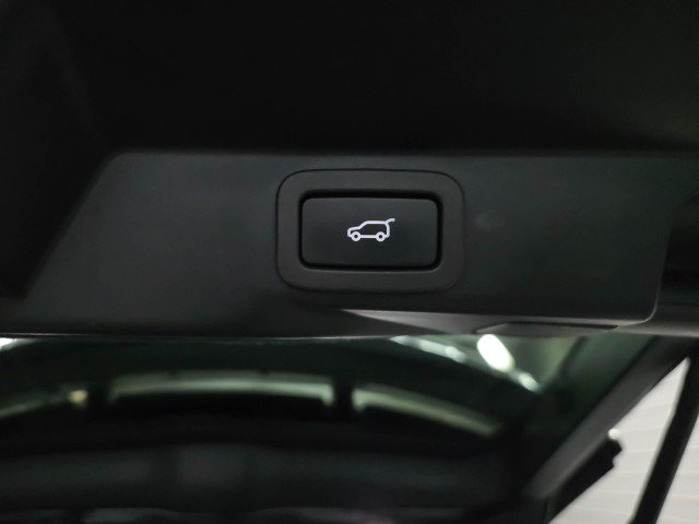 Used 2018 Land Rover Range Rover Sport SE AWD/4WD image 39