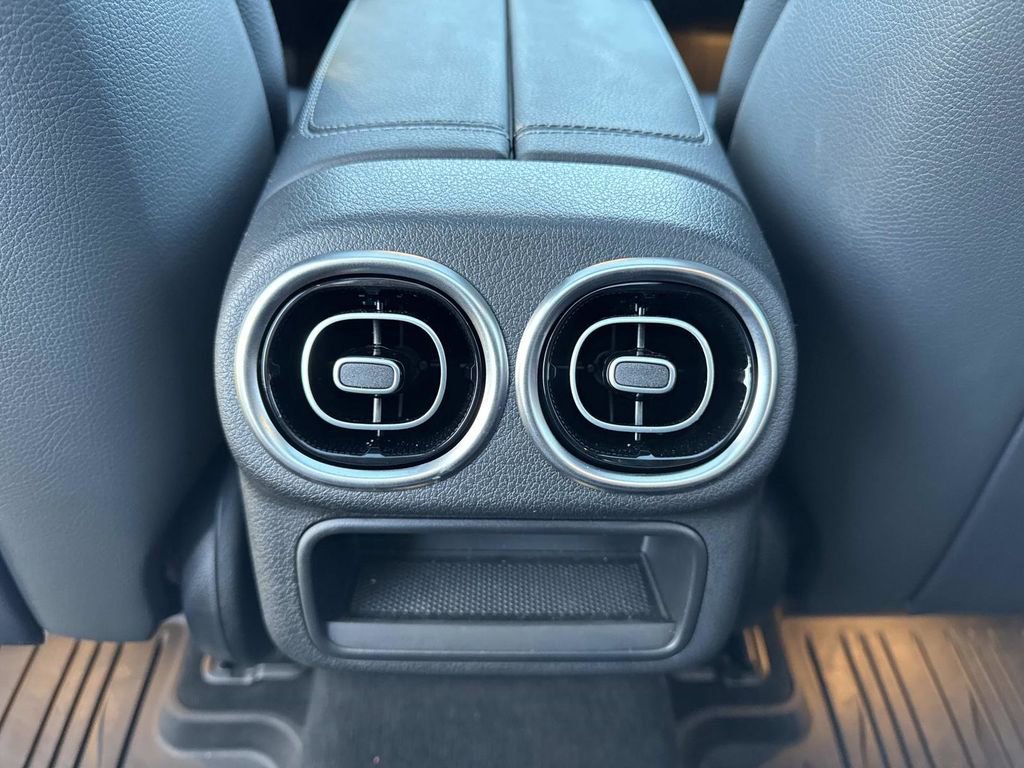 Used 2025 Mercedes-Benz GLC 300 4MATIC image 14