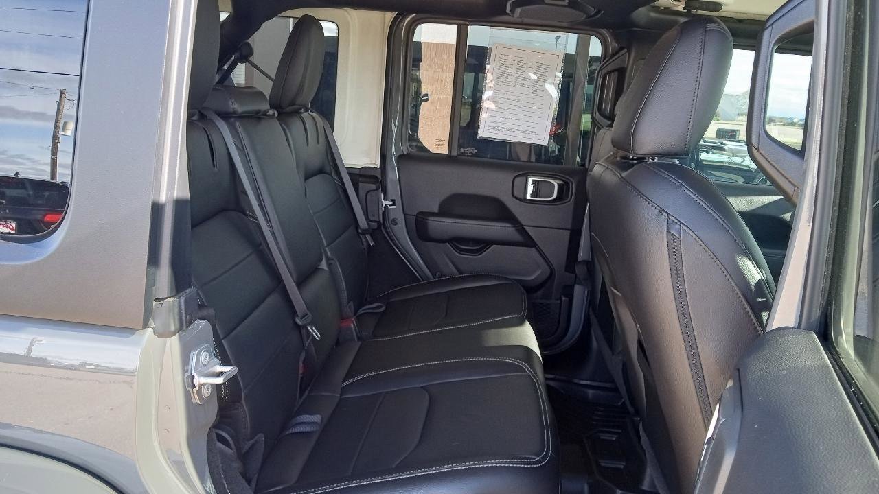 Used 2023 Jeep Wrangler Sahara w/ Cold Weather Group AWD/4WD image 7