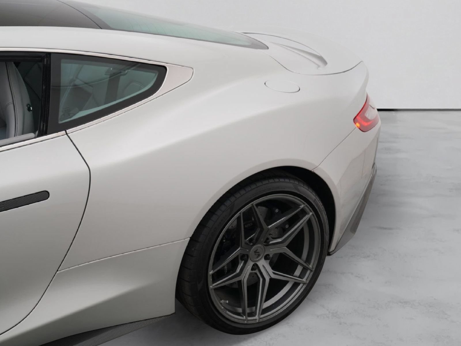 Used 2016 Aston Martin Vanquish Coupe RWD image 39