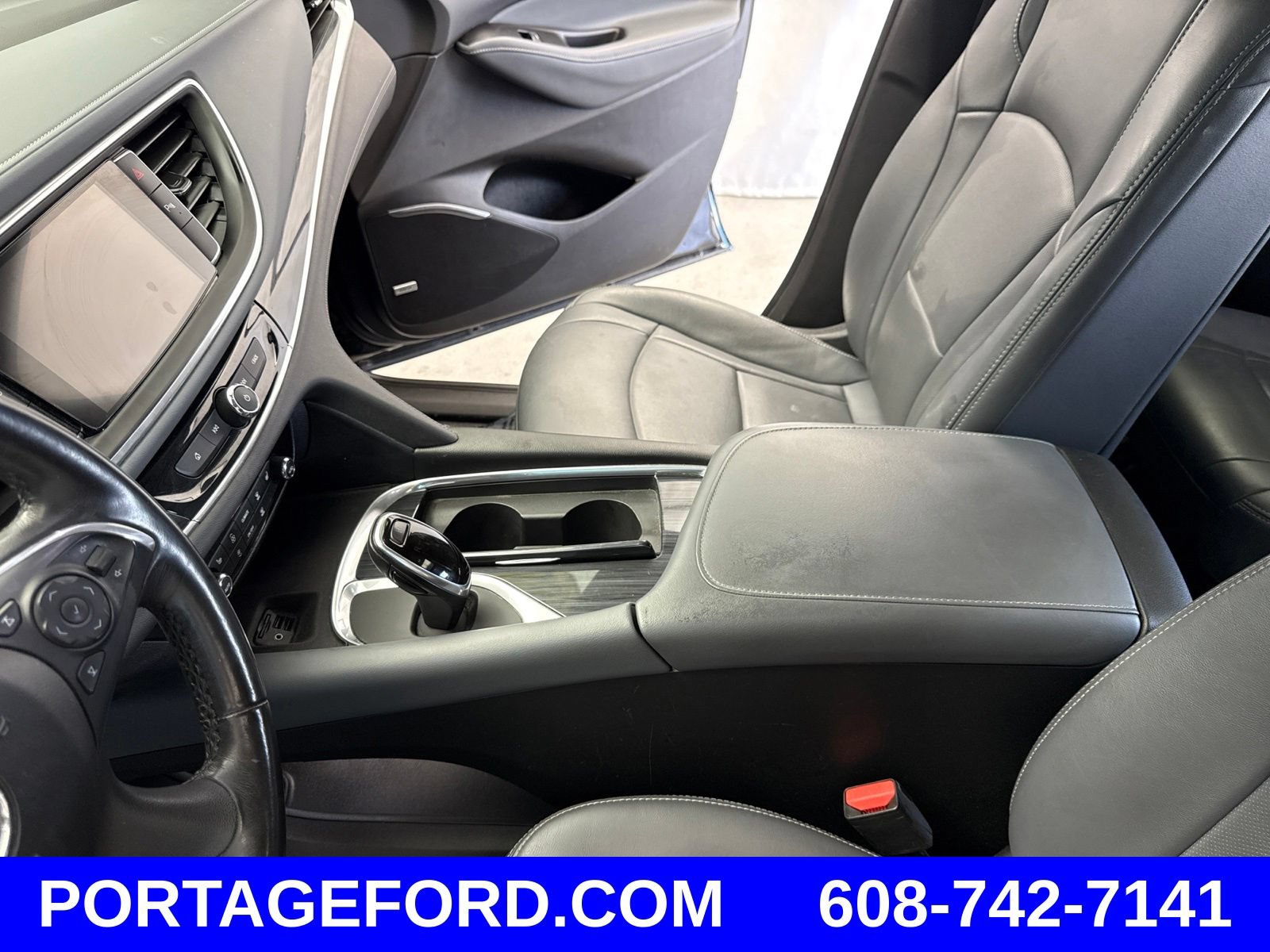 Used 2020 Buick Enclave Essence w/ Sound and Sites Package AWD/4WD image 17