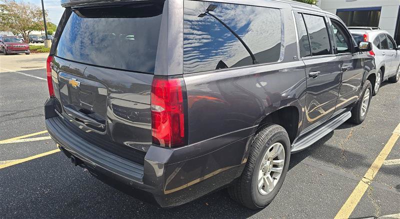 Used 2018 Chevrolet Suburban LT RWD image 2