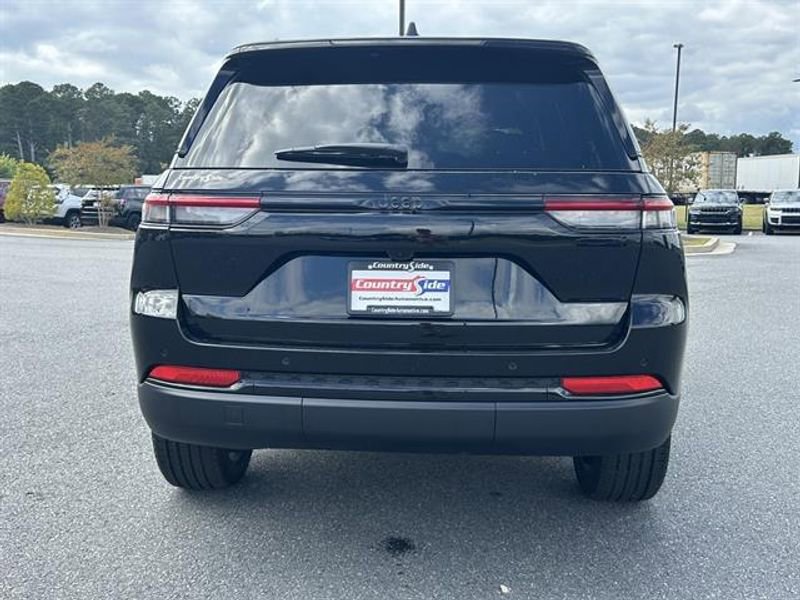 New 2025 Jeep Grand Cherokee Altitude image 7