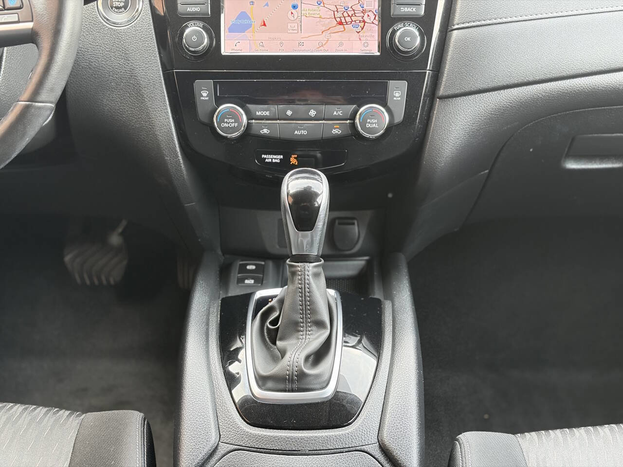 Used 2019 Nissan Rogue SV w/ Premium Package image 24