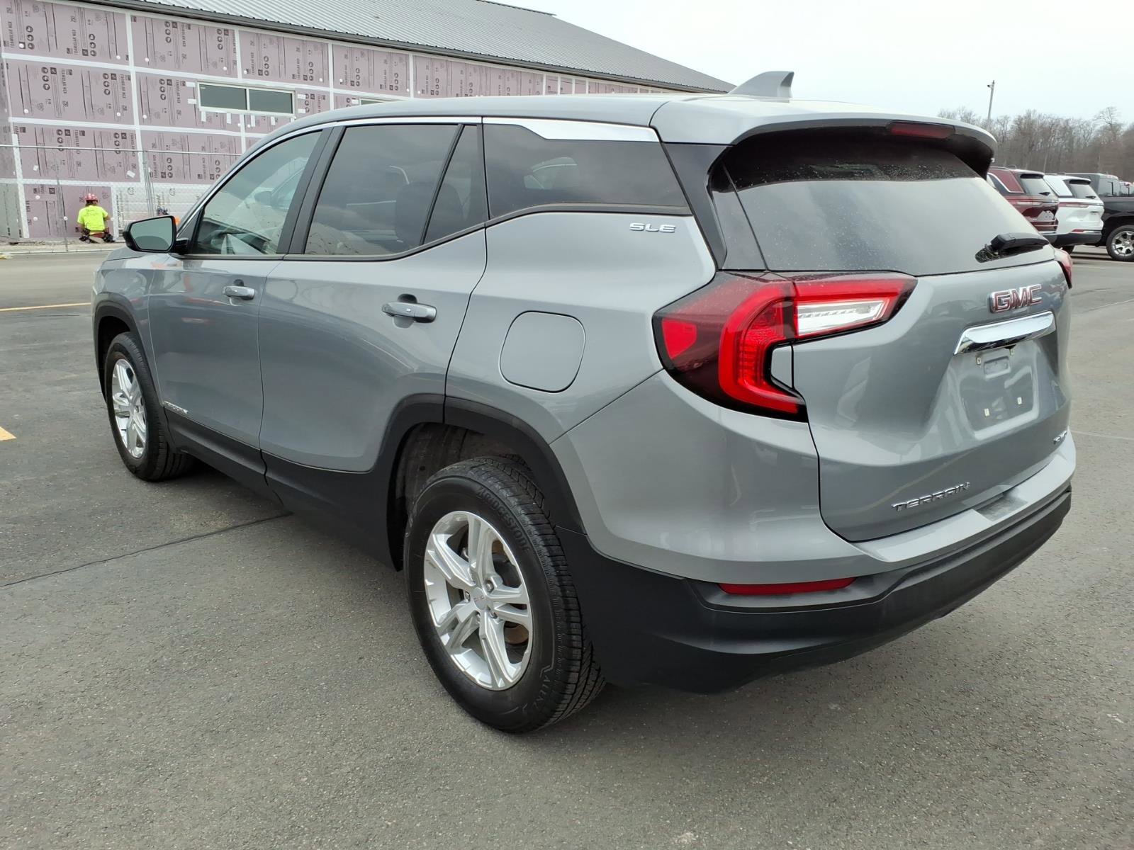 Used 2024 GMC Terrain SLE image 7