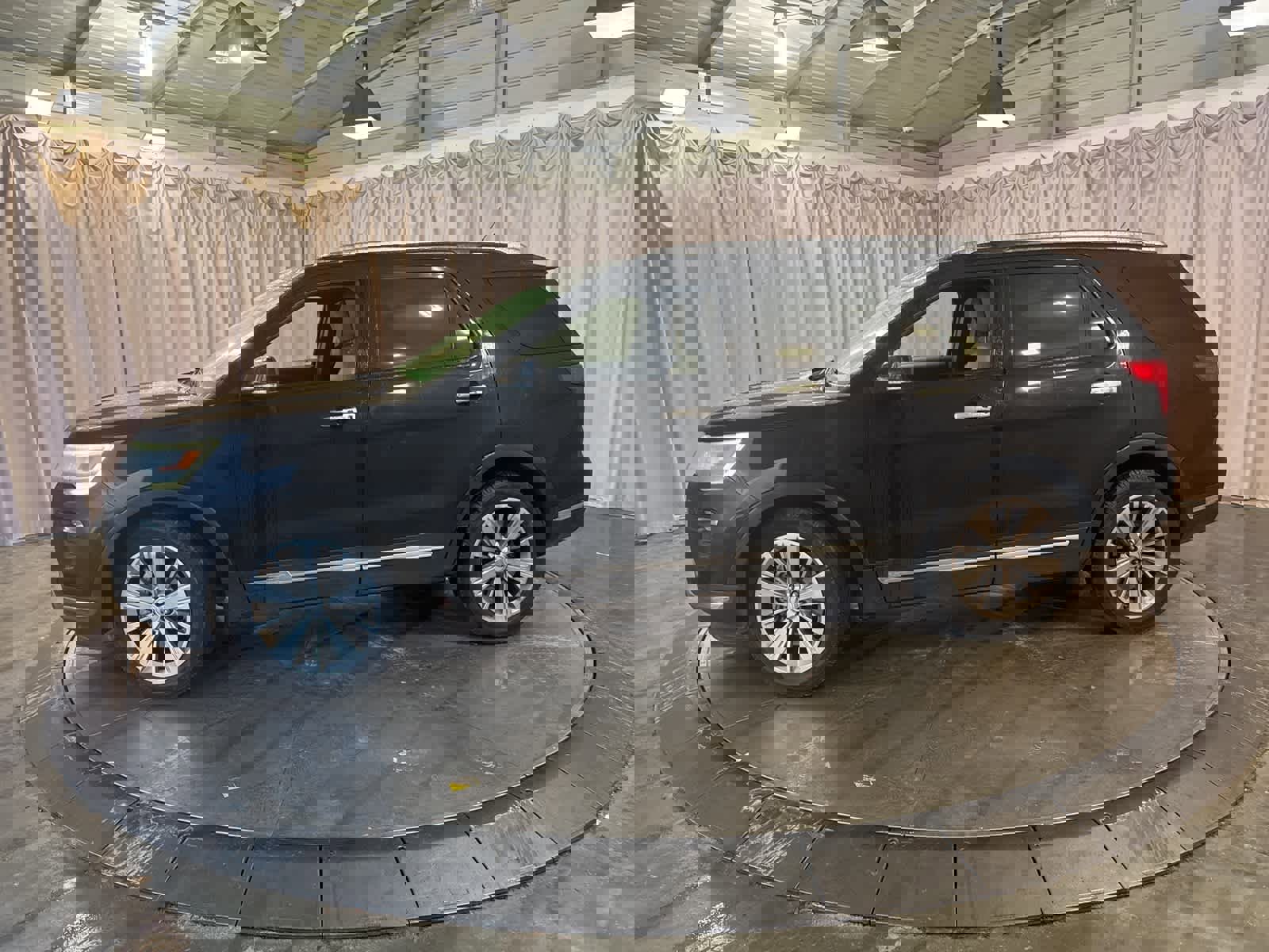 Used 2019 Ford Explorer Limited w/ Class III Trailer Tow Package image 8