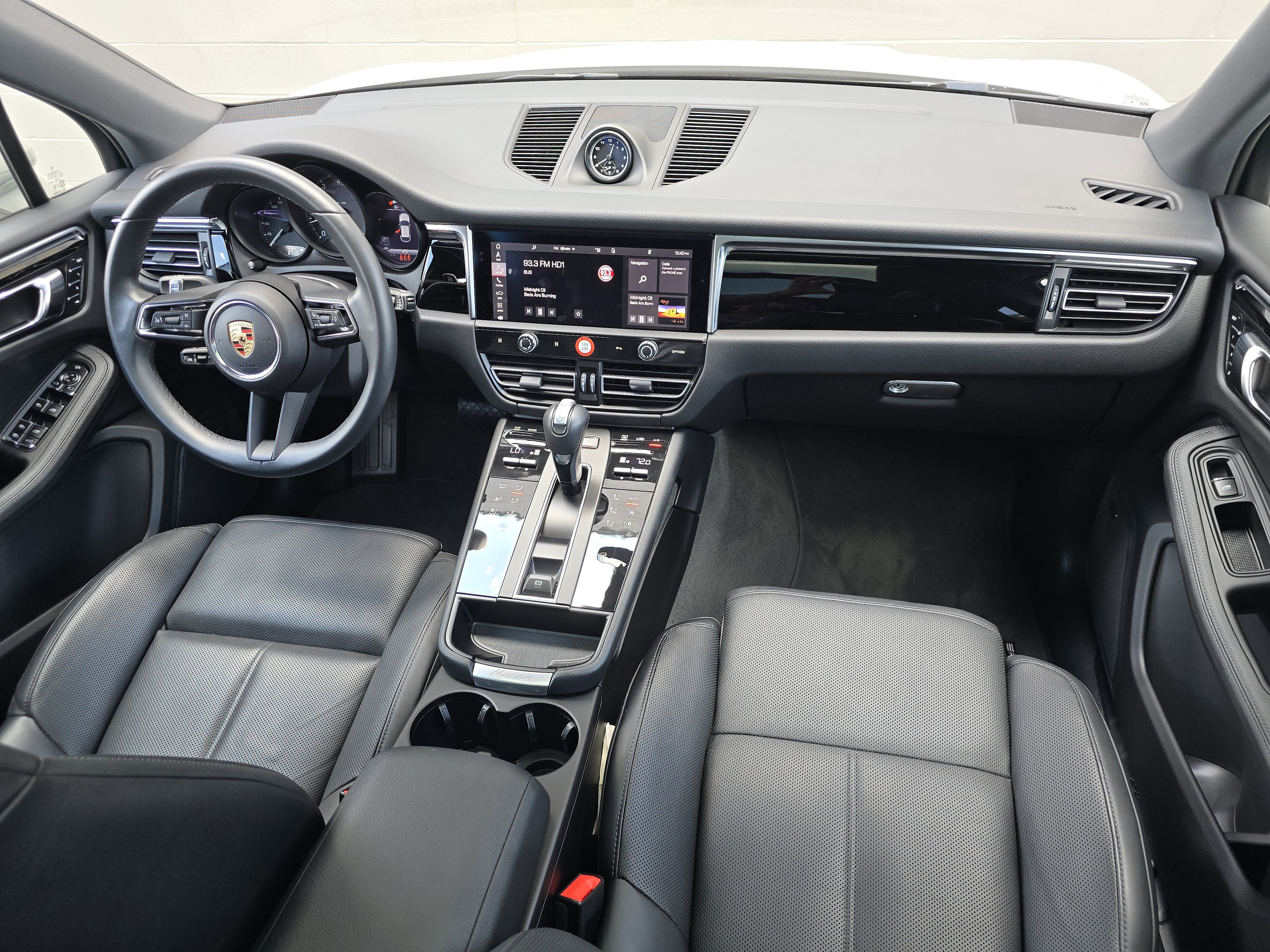 Certified 2025 Porsche Macan image 16