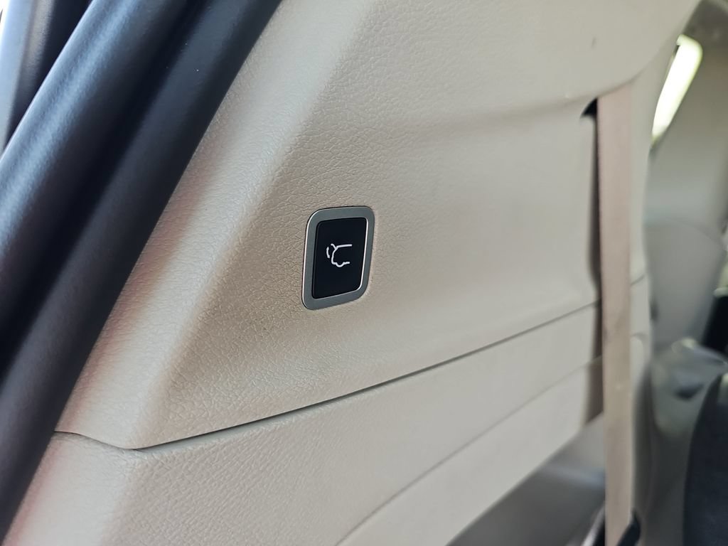 Used 2022 Chrysler Pacifica Touring-L FWD image 32