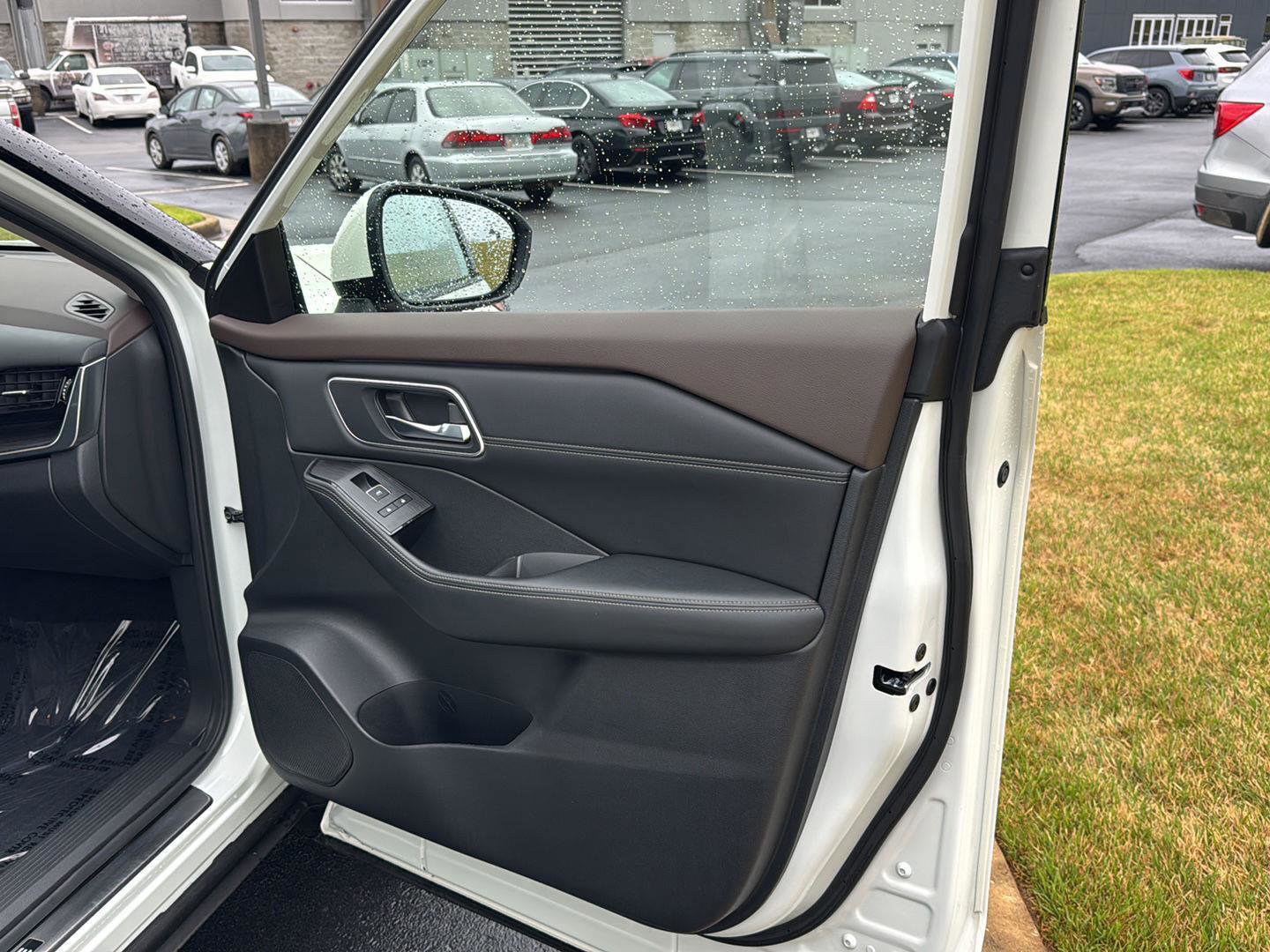 Used 2023 Nissan Rogue Platinum w/ Platinum Premium Package image 12