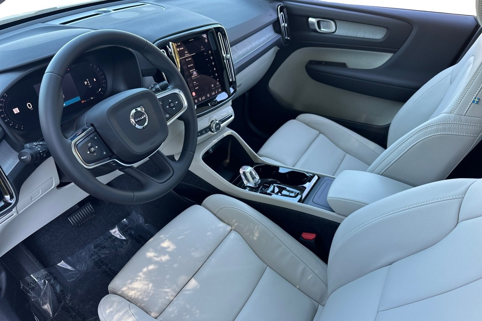 New 2026 Volvo XC40 B5 Plus w/ Protection Package Premier image 13
