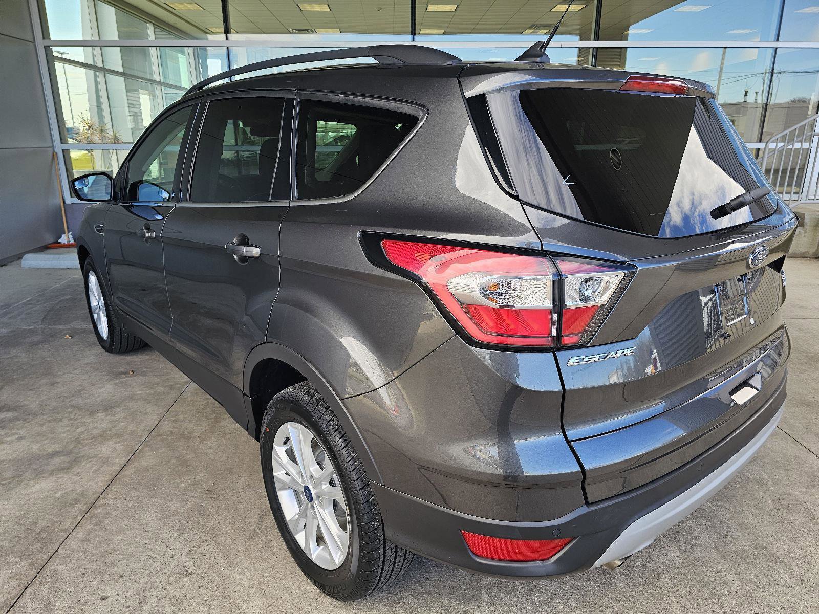Used 2018 Ford Escape SEL image 3