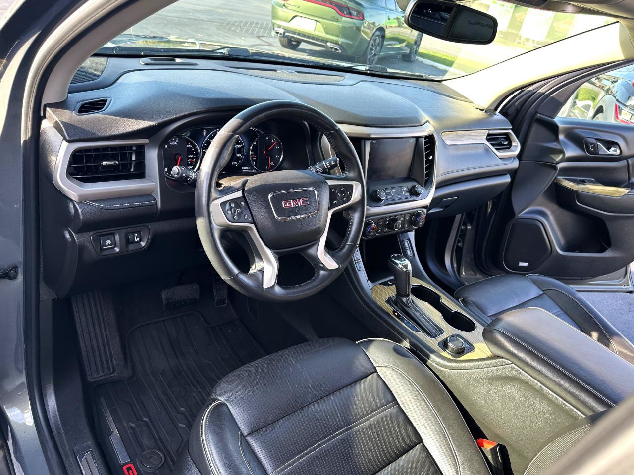 Used 2018 GMC Acadia Denali w/ Technology Package AWD/4WD image 23