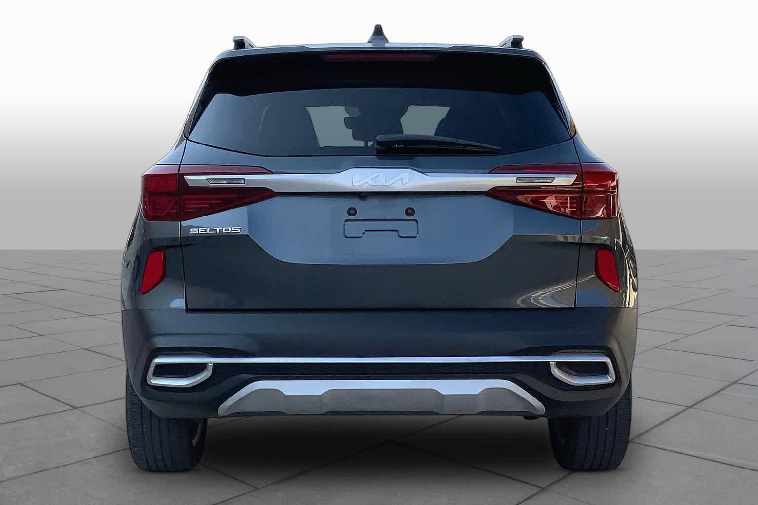 Used 2023 Kia Seltos S w/ Navigation Package FWD image 5