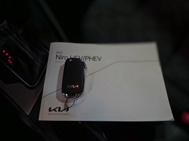 Used 2022 Kia Niro LX image 35
