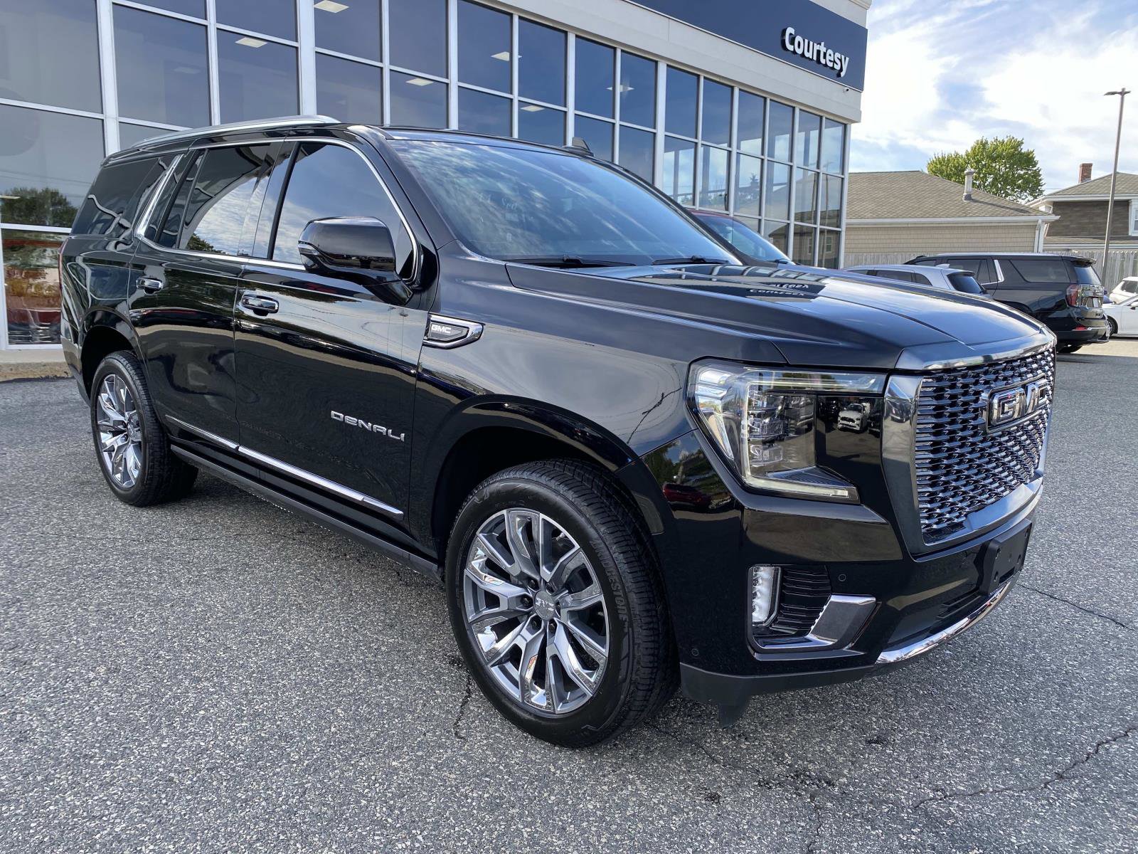 Used 2024 GMC Yukon Denali Ultimate w/ LPO, Floor Liner Package image 8