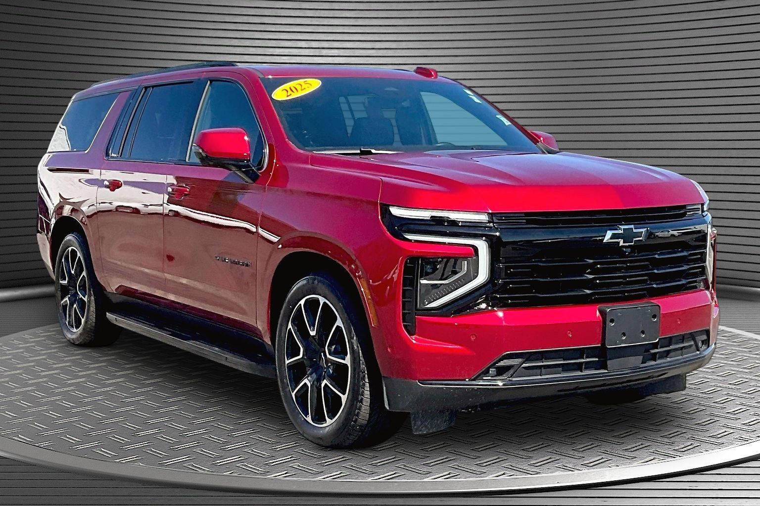 Used 2025 Chevrolet Suburban RST w/ RST Capability Package AWD/4WD image 1