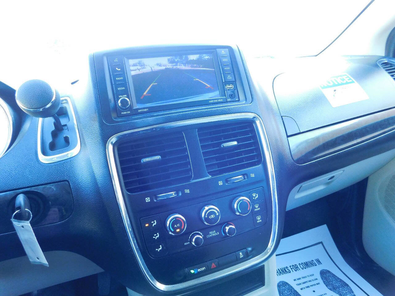 Used 2018 Dodge Grand Caravan SE image 28