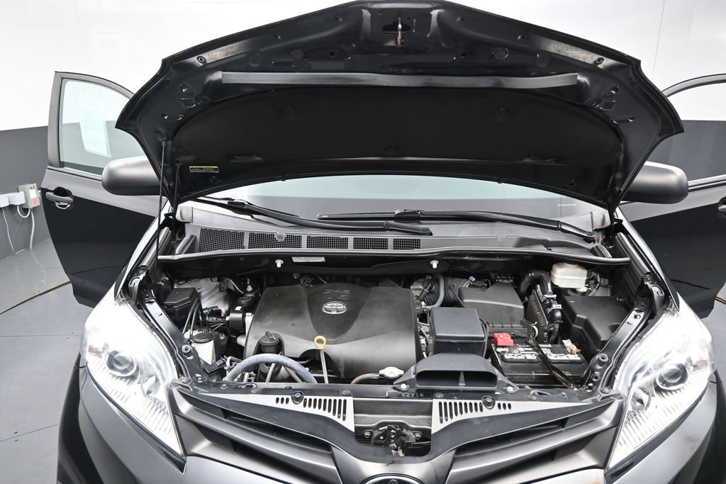 Used 2020 Toyota Sienna L FWD image 39