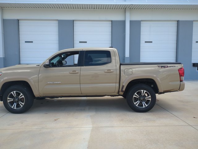 Used 2017 Toyota Tacoma TRD Sport w/ Tow Package RWD image 8