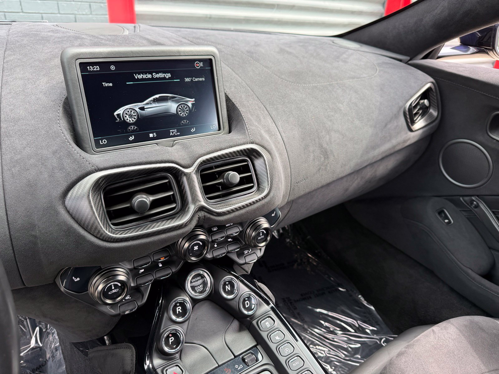 Used 2019 Aston Martin V8 Vantage Coupe RWD image 31