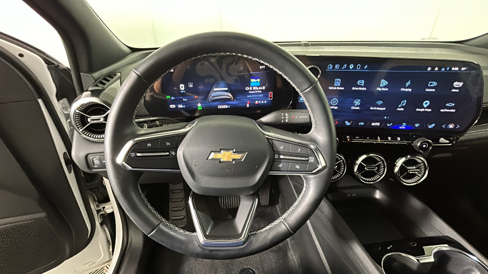 Used 2024 Chevrolet Blazer EV LT AWD/4WD image 18