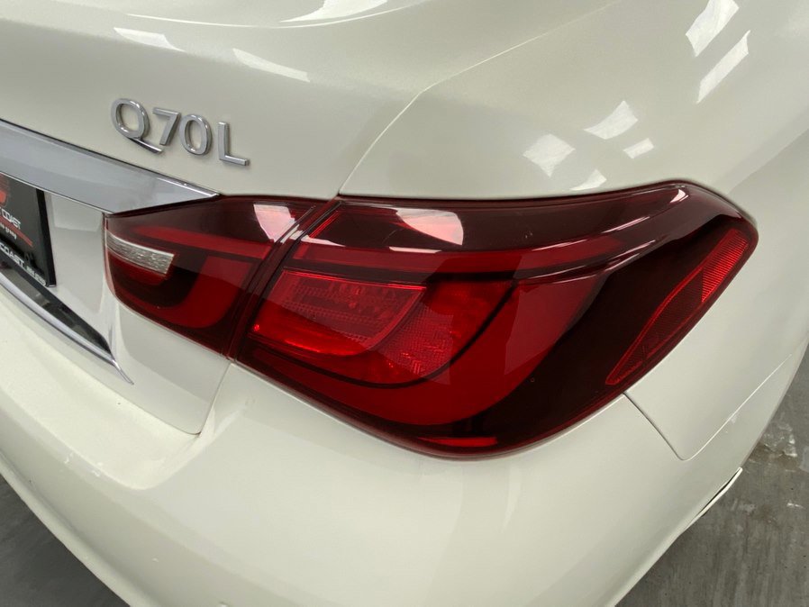 Used 2016 INFINITI Q70 L 3.7 w/ Deluxe Touring Package AWD/4WD image 14
