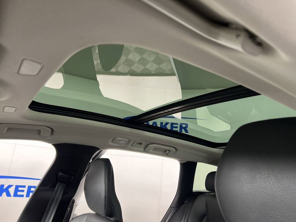 Used 2025 Volvo V60 B5 Cross Country Plus image 19