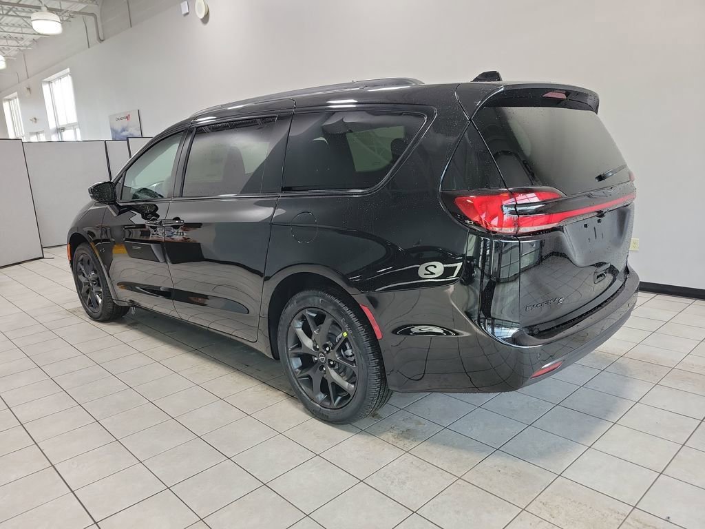 New 2026 Chrysler Pacifica Select w/ S Appearance Package AWD/4WD image 4