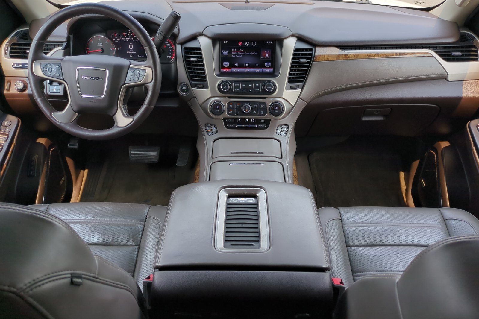 Used 2015 GMC Yukon Denali w/ Premium Package AWD/4WD image 14